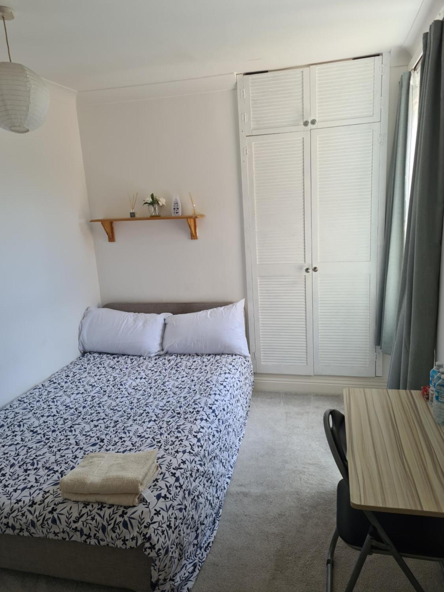 A Private & Beautiful Bedroom With Shared Bathroom In The Heart Of Борнмут Екстер'єр фото