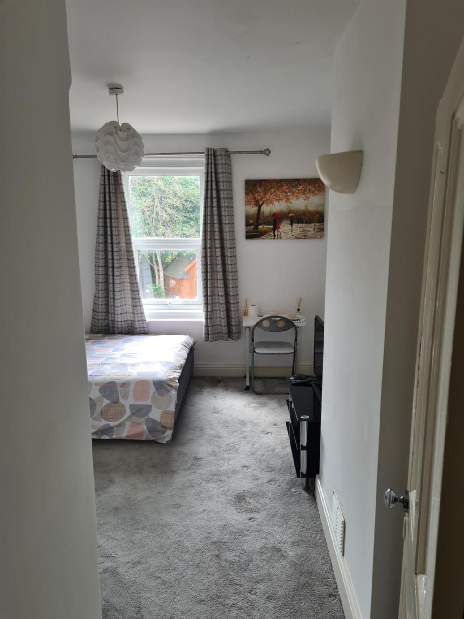 A Private & Beautiful Bedroom With Shared Bathroom In The Heart Of Борнмут Екстер'єр фото